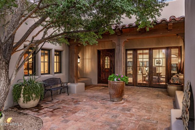 8300 E DIXILETA Drive 211, Scottsdale, AZ 85266