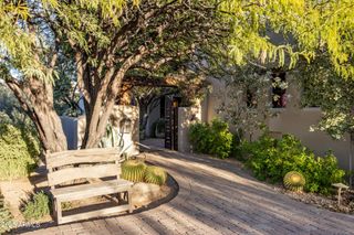 8300 E DIXILETA Drive 211, Scottsdale, AZ 85266