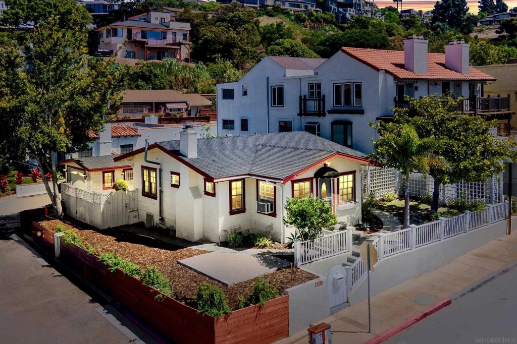 2544 Juan St, San Diego, CA 92110