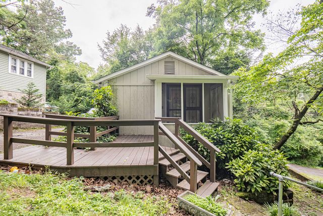 307 W Crest Road, Rossville, GA 30741