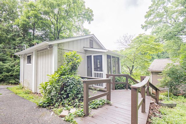 307 W Crest Road, Rossville, GA 30741