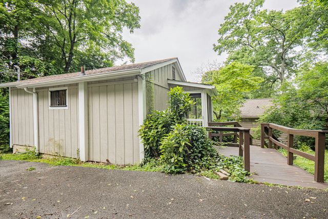 307 W Crest Road, Rossville, GA 30741