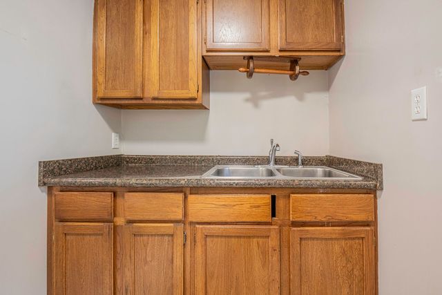 307 W Crest Road, Rossville, GA 30741