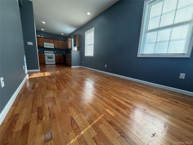 10 Burnside Avenue B, Congers, NY 10920