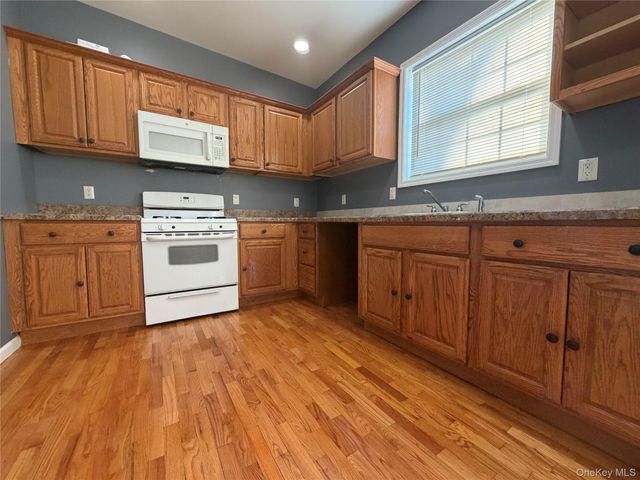 10 Burnside Avenue B, Congers, NY 10920