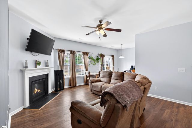 2 Spyglen Way, Greer, SC 29651