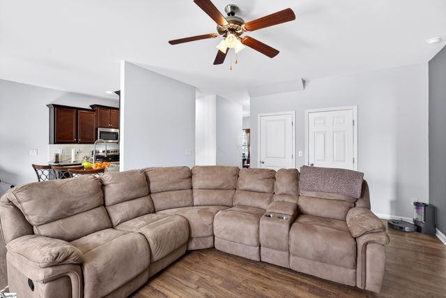 2 Spyglen Way, Greer, SC 29651