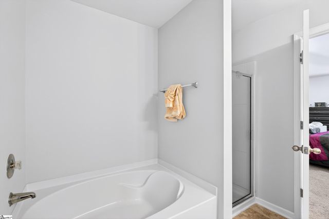 2 Spyglen Way, Greer, SC 29651