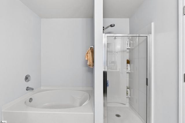 2 Spyglen Way, Greer, SC 29651