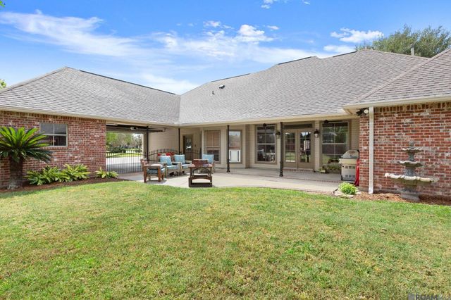 24525 Pecan Pointe Dr, Plaquemine, LA 70764