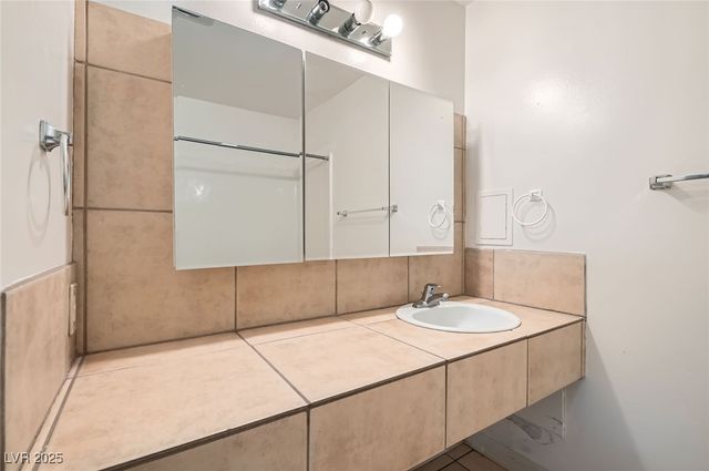 212 Orland Street 19, Las Vegas, NV 89107