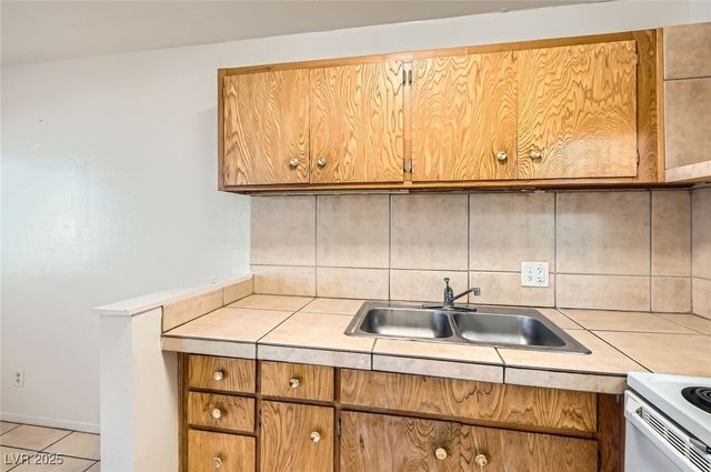 212 Orland Street 19, Las Vegas, NV 89107