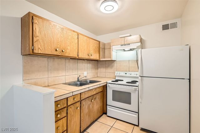 212 Orland Street 19, Las Vegas, NV 89107