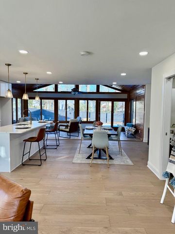 7023 DOLPHIN RD, Lanham, MD 20706