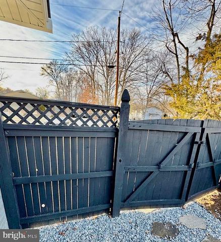 7023 DOLPHIN RD, Lanham, MD 20706