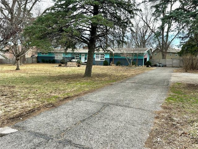 9935 W 85th Street, Overland Park, KS 66212