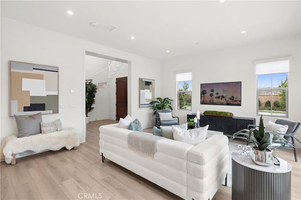 Image 10 of property listing at 122 Glydon, Irvine, CA 92618