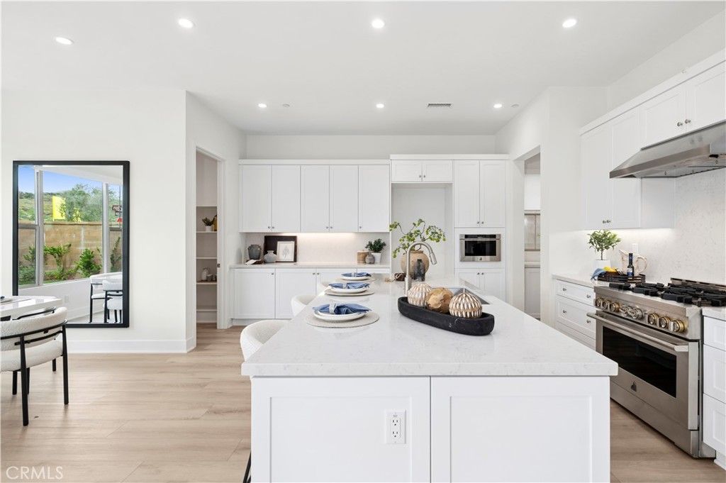 Image 14 of property listing at 122 Glydon, Irvine, CA 92618