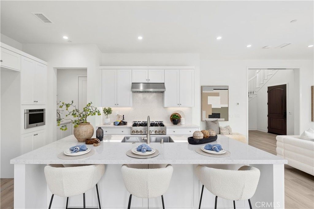 Image 16 of property listing at 122 Glydon, Irvine, CA 92618