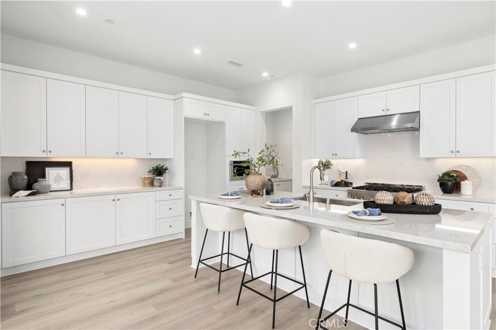 Image 17 of property listing at 122 Glydon, Irvine, CA 92618