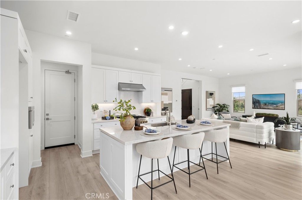 Image 18 of property listing at 122 Glydon, Irvine, CA 92618