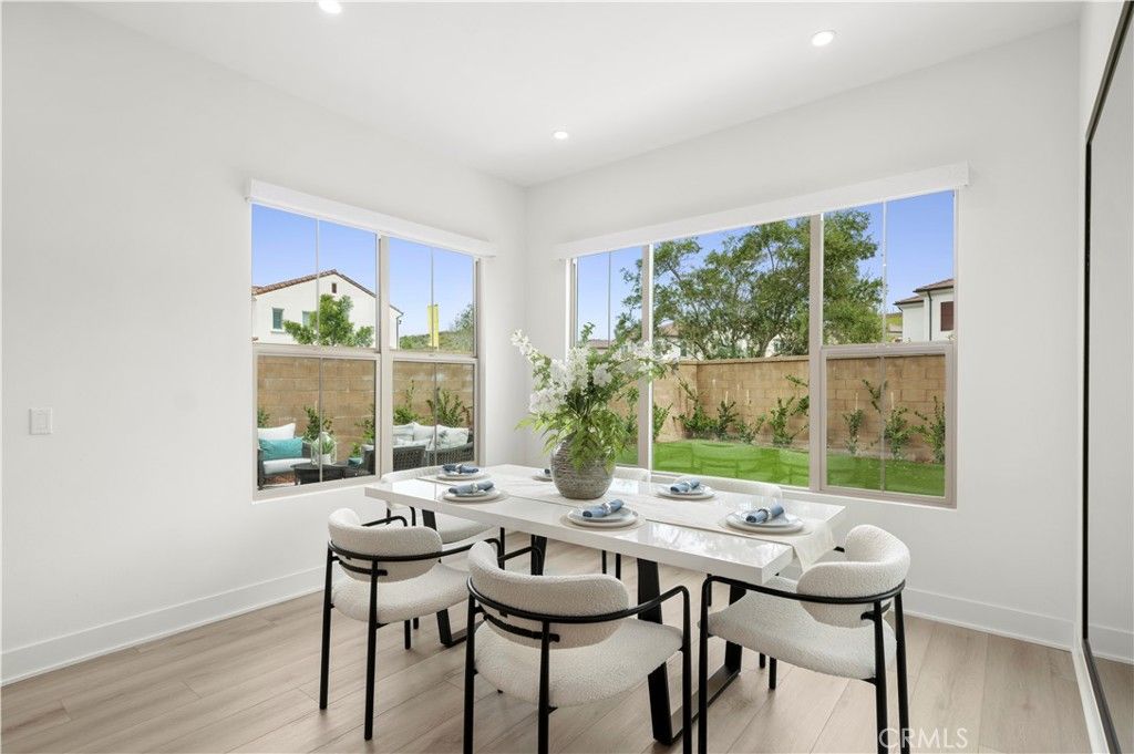 Image 19 of property listing at 122 Glydon, Irvine, CA 92618