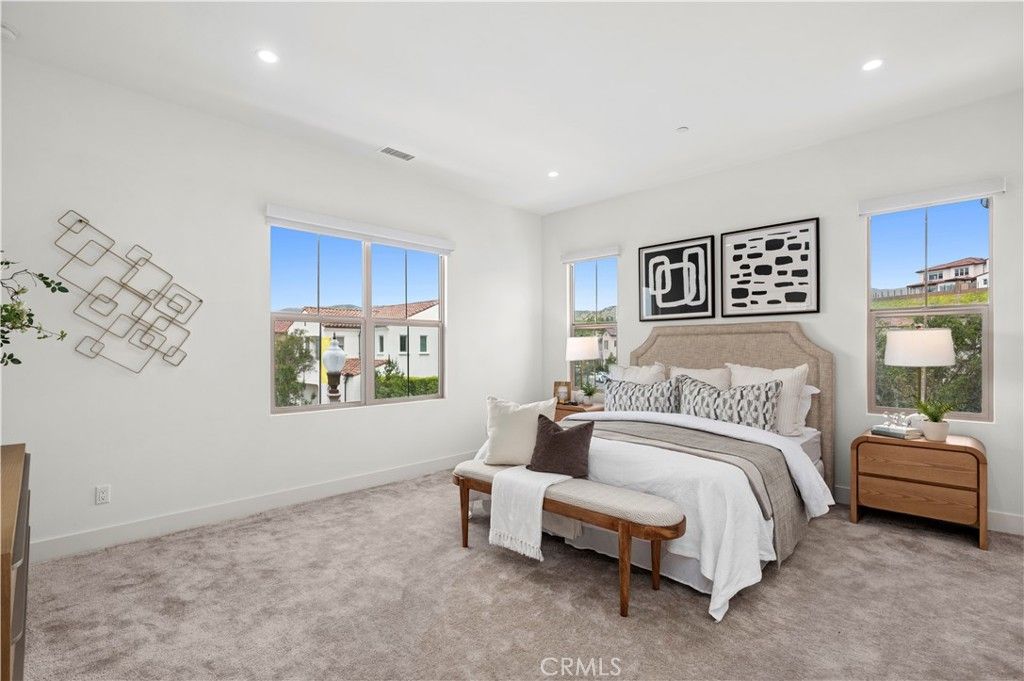 Image 21 of property listing at 122 Glydon, Irvine, CA 92618