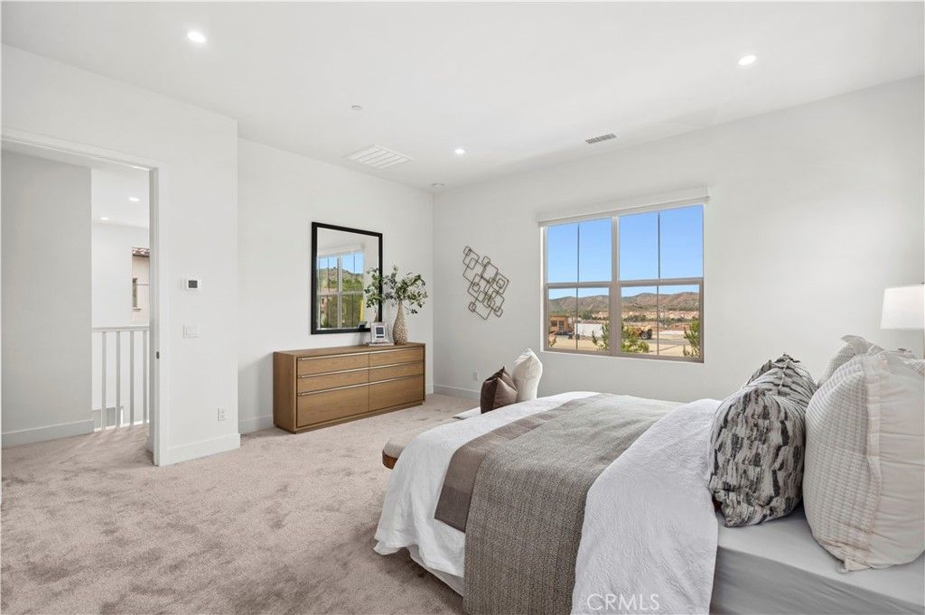 Image 22 of property listing at 122 Glydon, Irvine, CA 92618