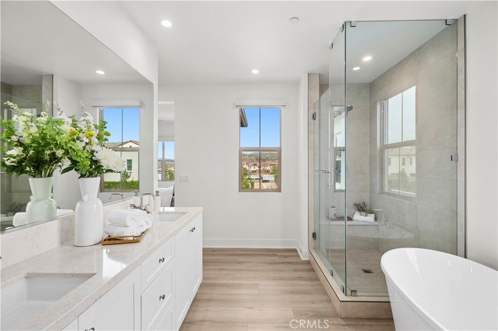 Image 25 of property listing at 122 Glydon, Irvine, CA 92618