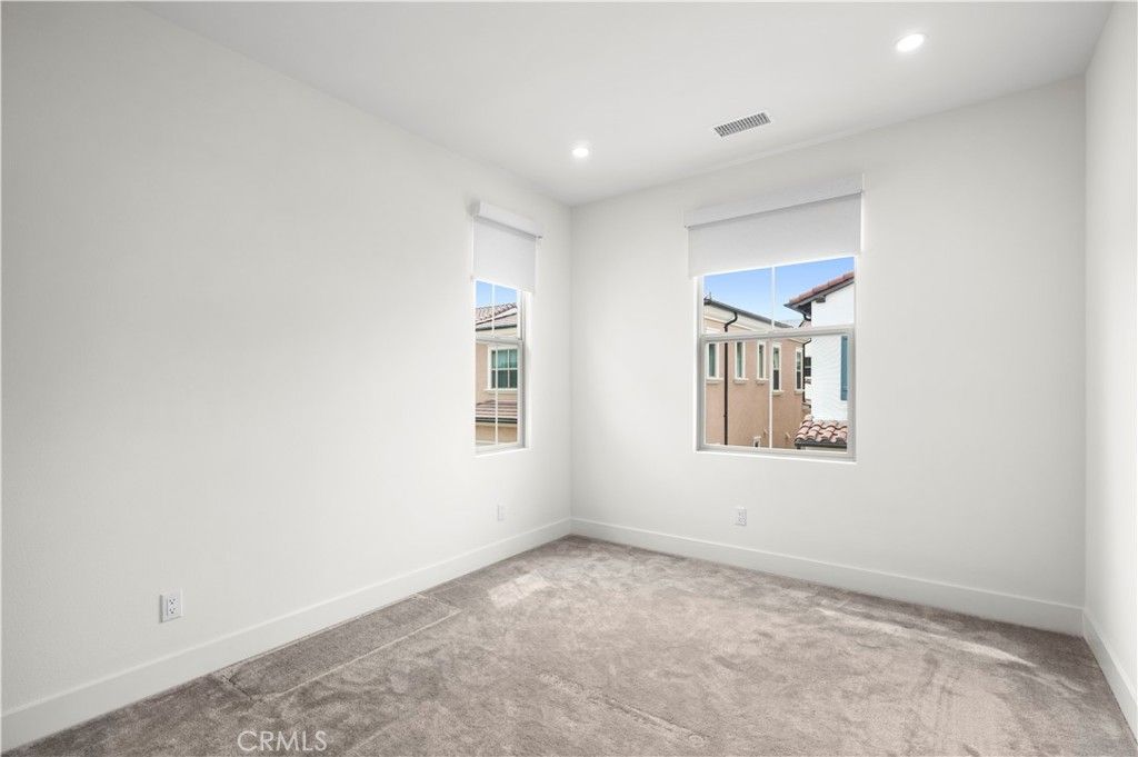 Image 27 of property listing at 122 Glydon, Irvine, CA 92618