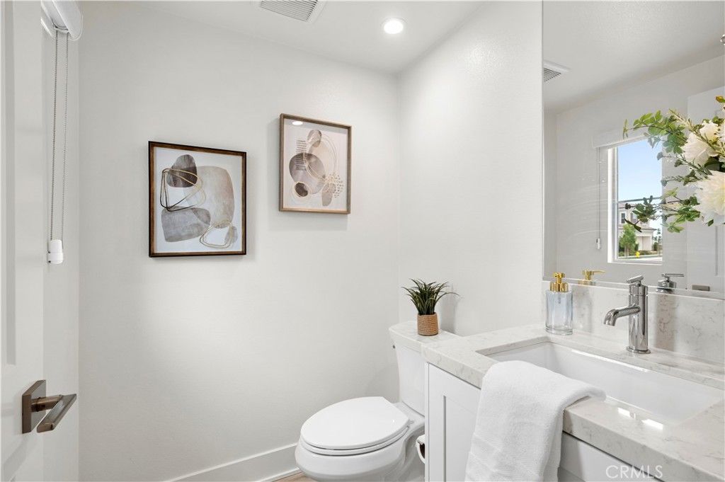 Image 28 of property listing at 122 Glydon, Irvine, CA 92618