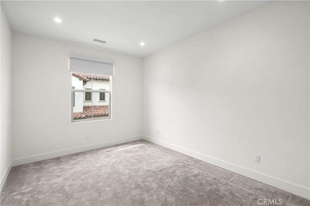 Image 29 of property listing at 122 Glydon, Irvine, CA 92618