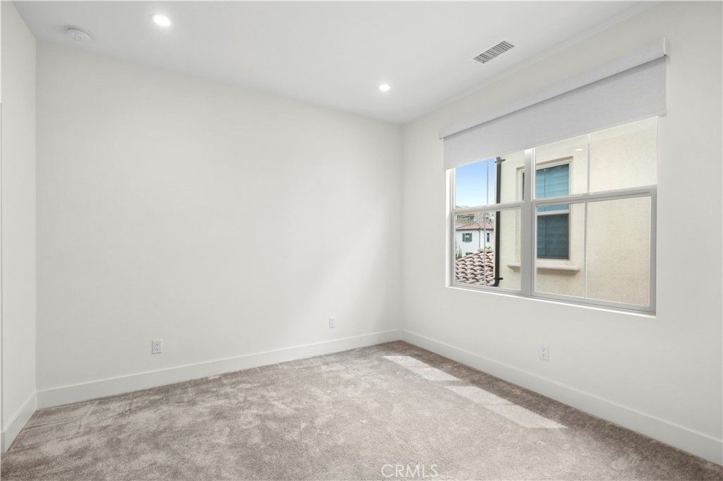 Image 30 of property listing at 122 Glydon, Irvine, CA 92618