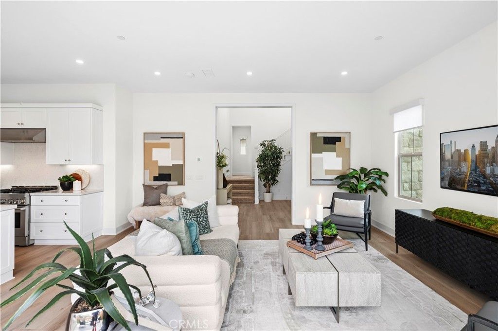 Image 5 of property listing at 122 Glydon, Irvine, CA 92618