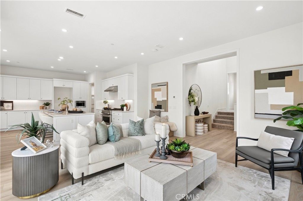 Image 6 of property listing at 122 Glydon, Irvine, CA 92618