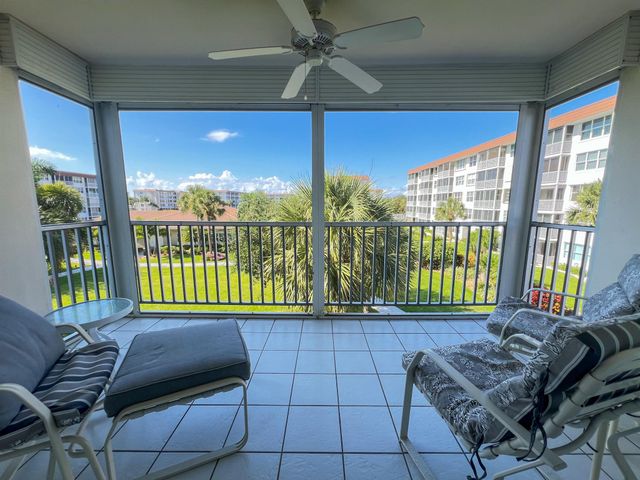 900 Dogwood Drive 340, Delray Beach, FL 33483