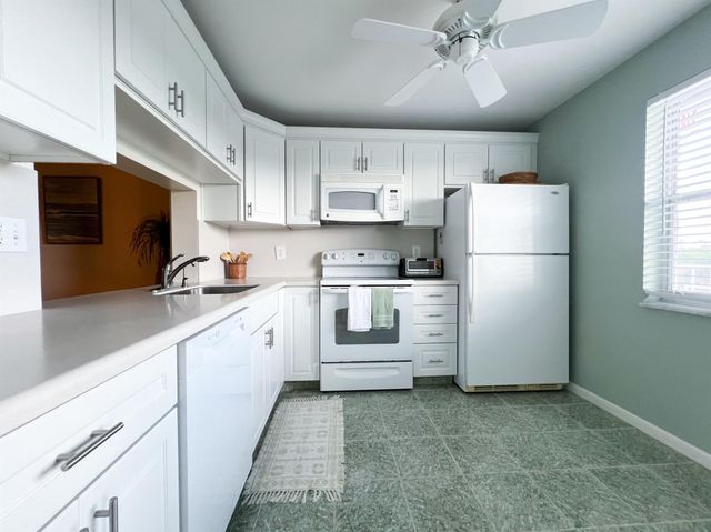 900 Dogwood Drive 340, Delray Beach, FL 33483