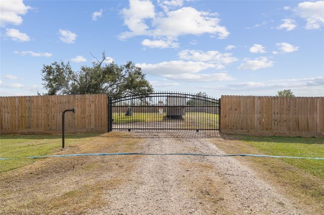 4410 County Road 63, Rosharon, TX 77583