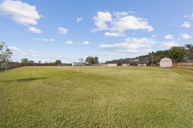 4410 County Road 63, Rosharon, TX 77583