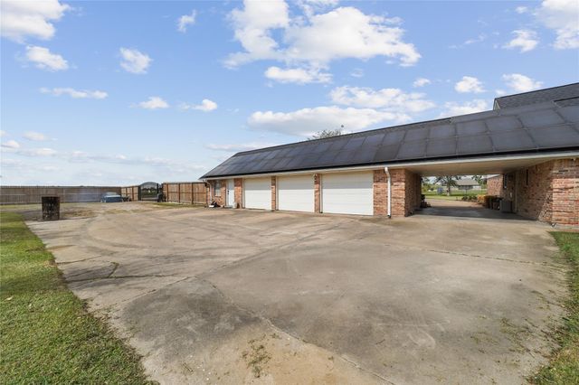 4410 County Road 63, Rosharon, TX 77583