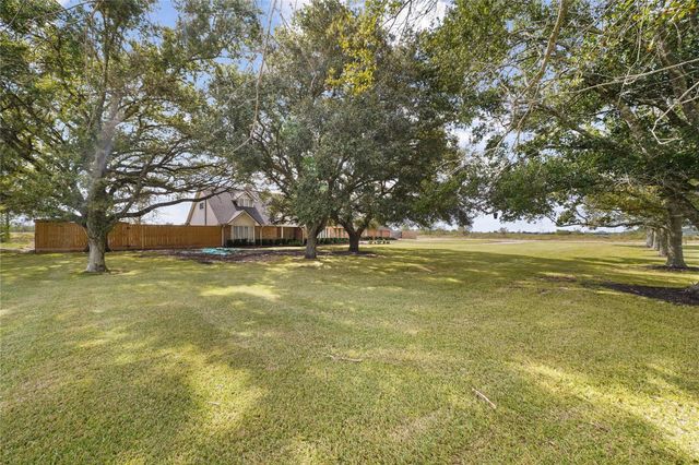 4410 County Road 63, Rosharon, TX 77583