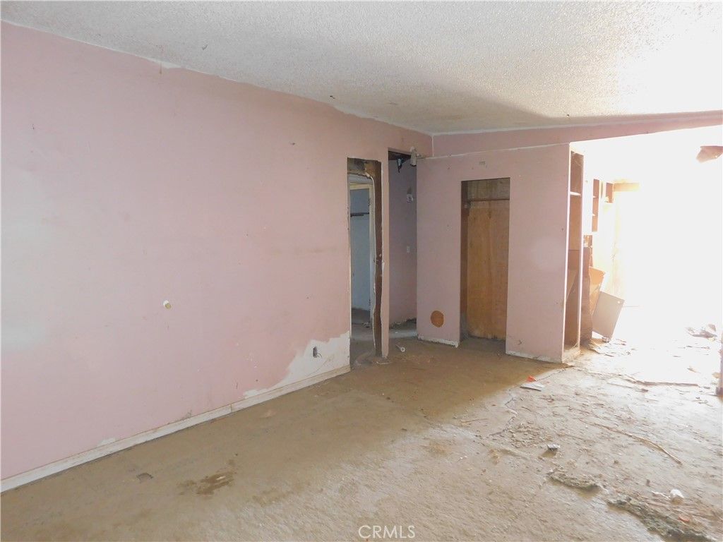 Image 11 of property listing at 25372 Jade Road, Barstow, CA 92311