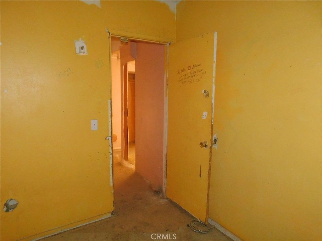 Image 13 of property listing at 25372 Jade Road, Barstow, CA 92311