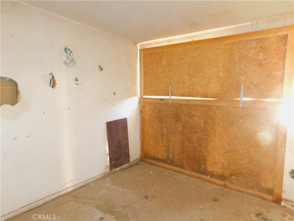 Image 16 of property listing at 25372 Jade Road, Barstow, CA 92311
