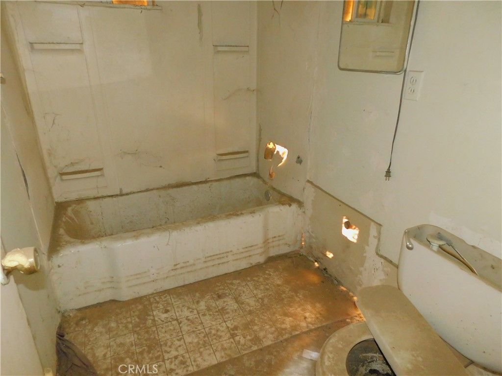 Image 20 of property listing at 25372 Jade Road, Barstow, CA 92311