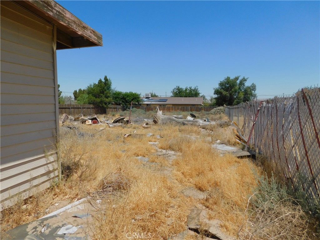 Image 25 of property listing at 25372 Jade Road, Barstow, CA 92311