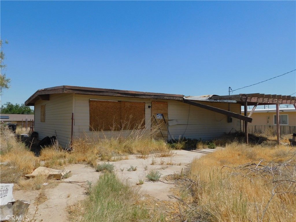 Image 3 of property listing at 25372 Jade Road, Barstow, CA 92311