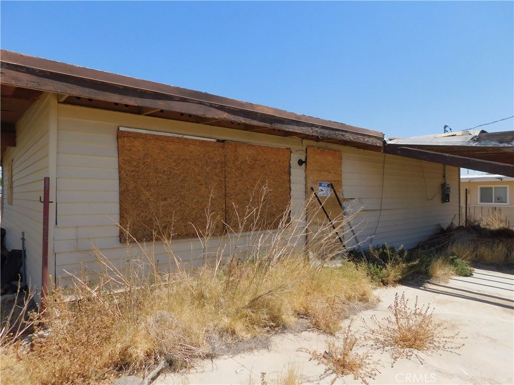 Image 4 of property listing at 25372 Jade Road, Barstow, CA 92311