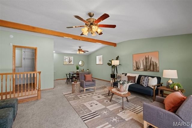 15 Oakwood Lane, St Louis, MO 63129