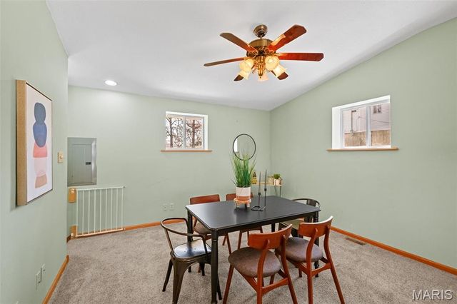 15 Oakwood Lane, St Louis, MO 63129